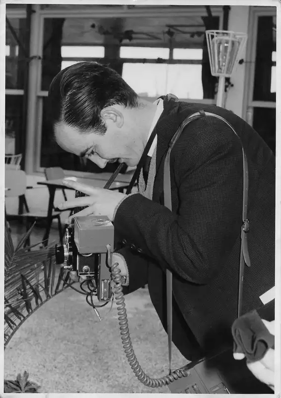 Antonio Girona con su cámara en 1968