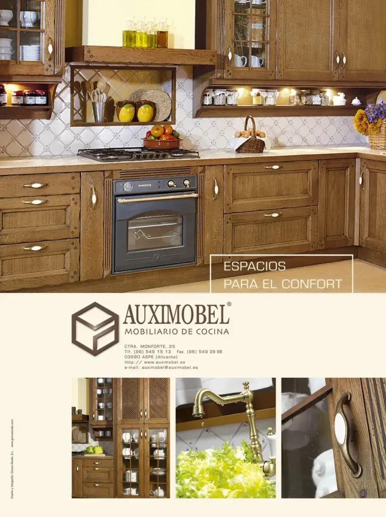 Página de la revista de Auximobel con una cocina de madera y el lema «Espacios para el confort»